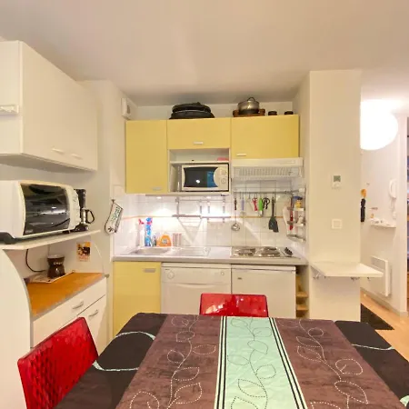 T2 Alcove Confortable Pour 4 A 5p. Balcon. Parking Apartment