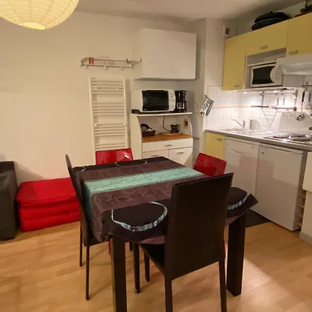 Apartment T2 Alcove Confortable Pour 4 A 5p. Balcon. Parking *